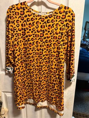 NUGGLES Women’s Yellow Leopard Print Tunic Top